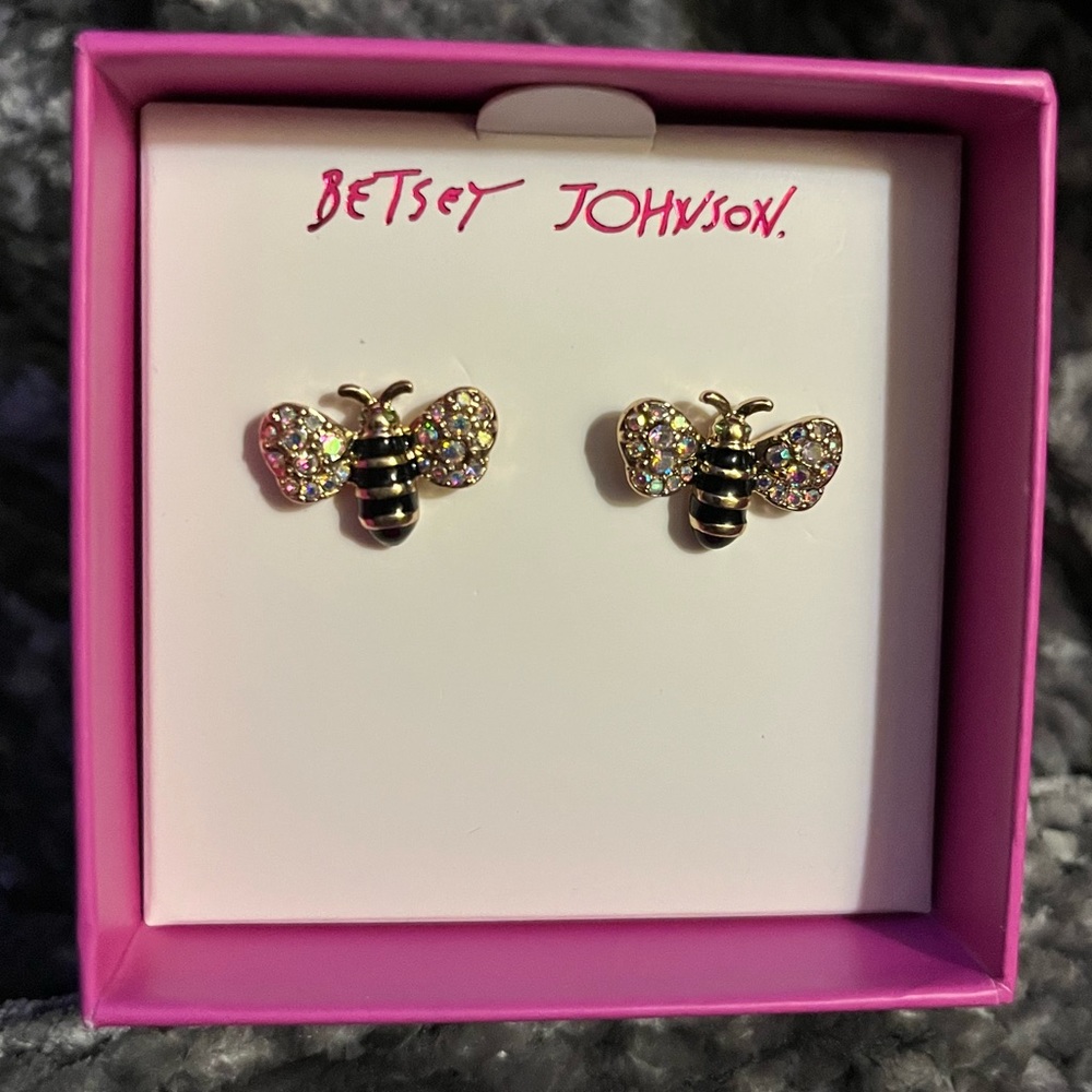 NWT Betsey Johnson Gold Tone Bumblebee Stud Earrings